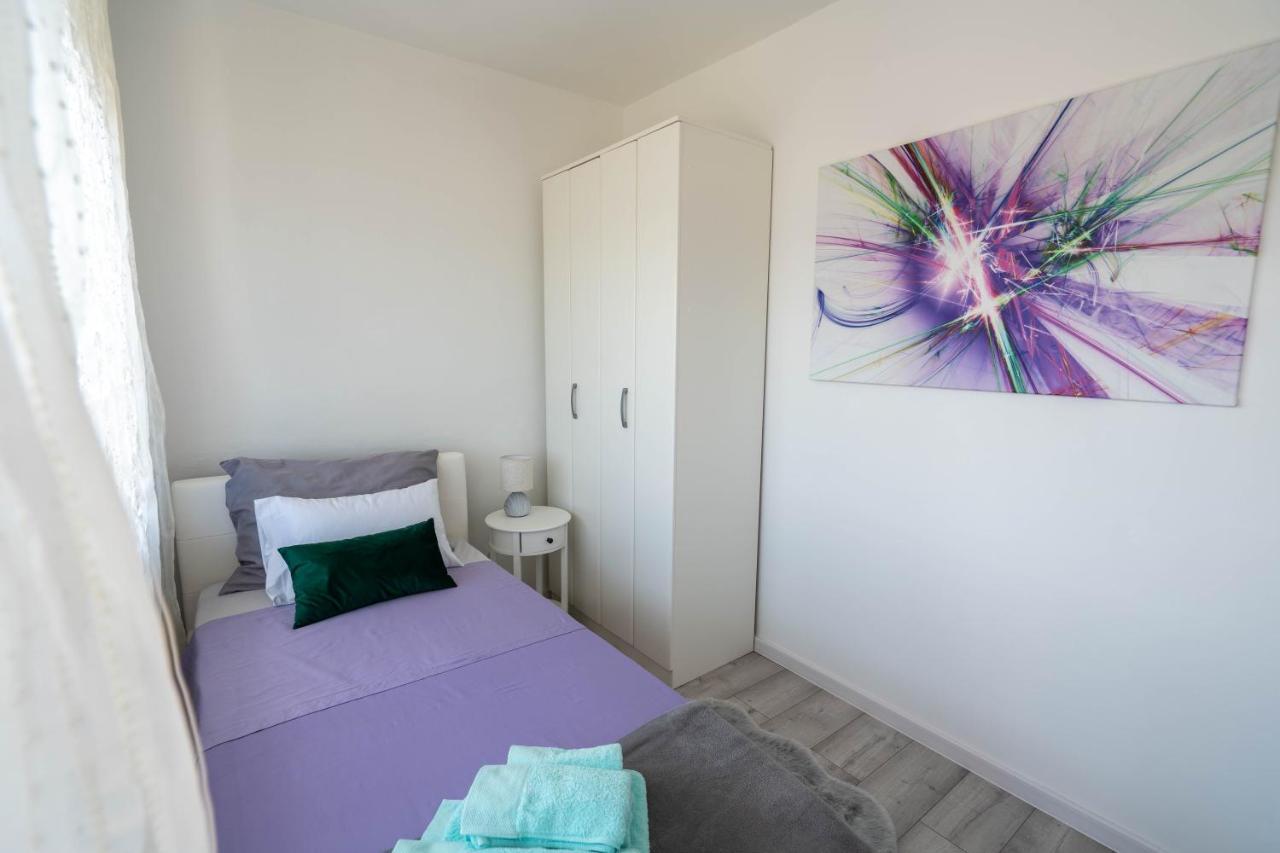 Appartamento Apartman M Knin Esterno foto