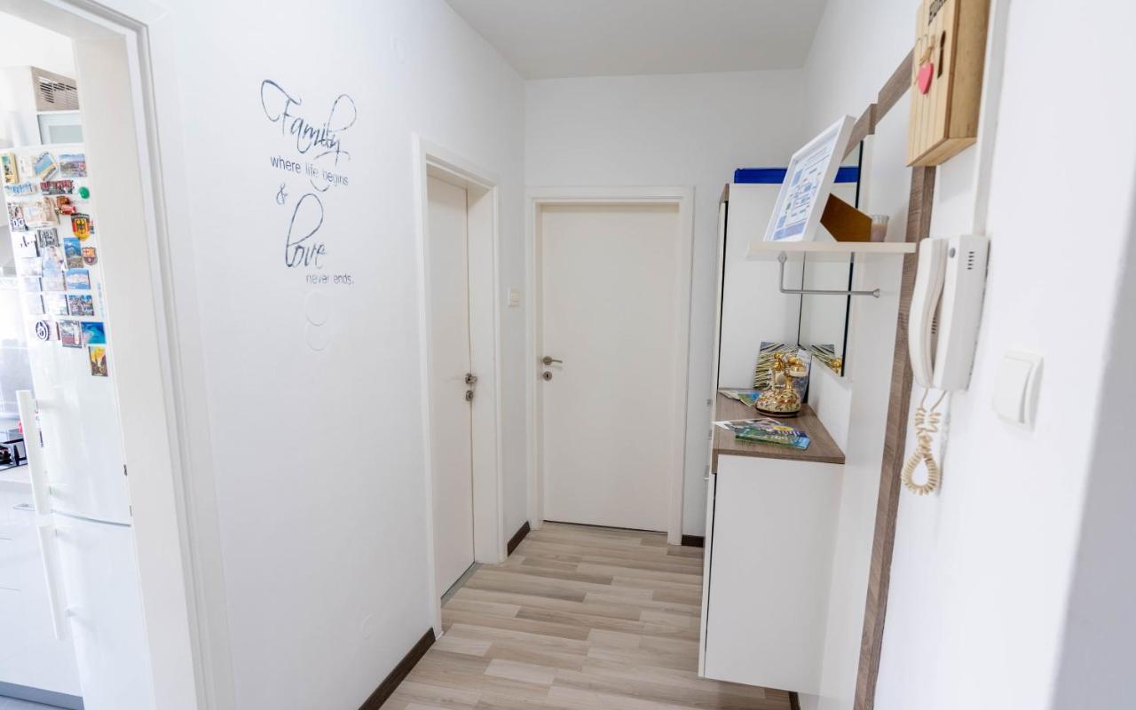 Appartamento Apartman M Knin Esterno foto