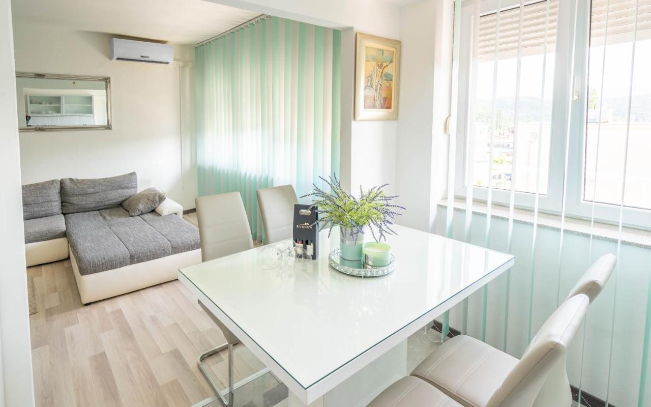 Appartamento Apartman M Knin Esterno foto