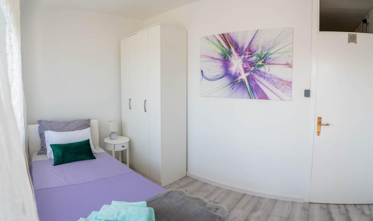 Appartamento Apartman M Knin Esterno foto