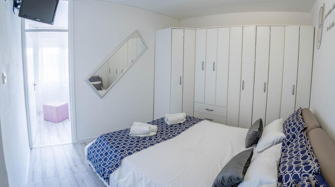 Appartamento Apartman M Knin Esterno foto