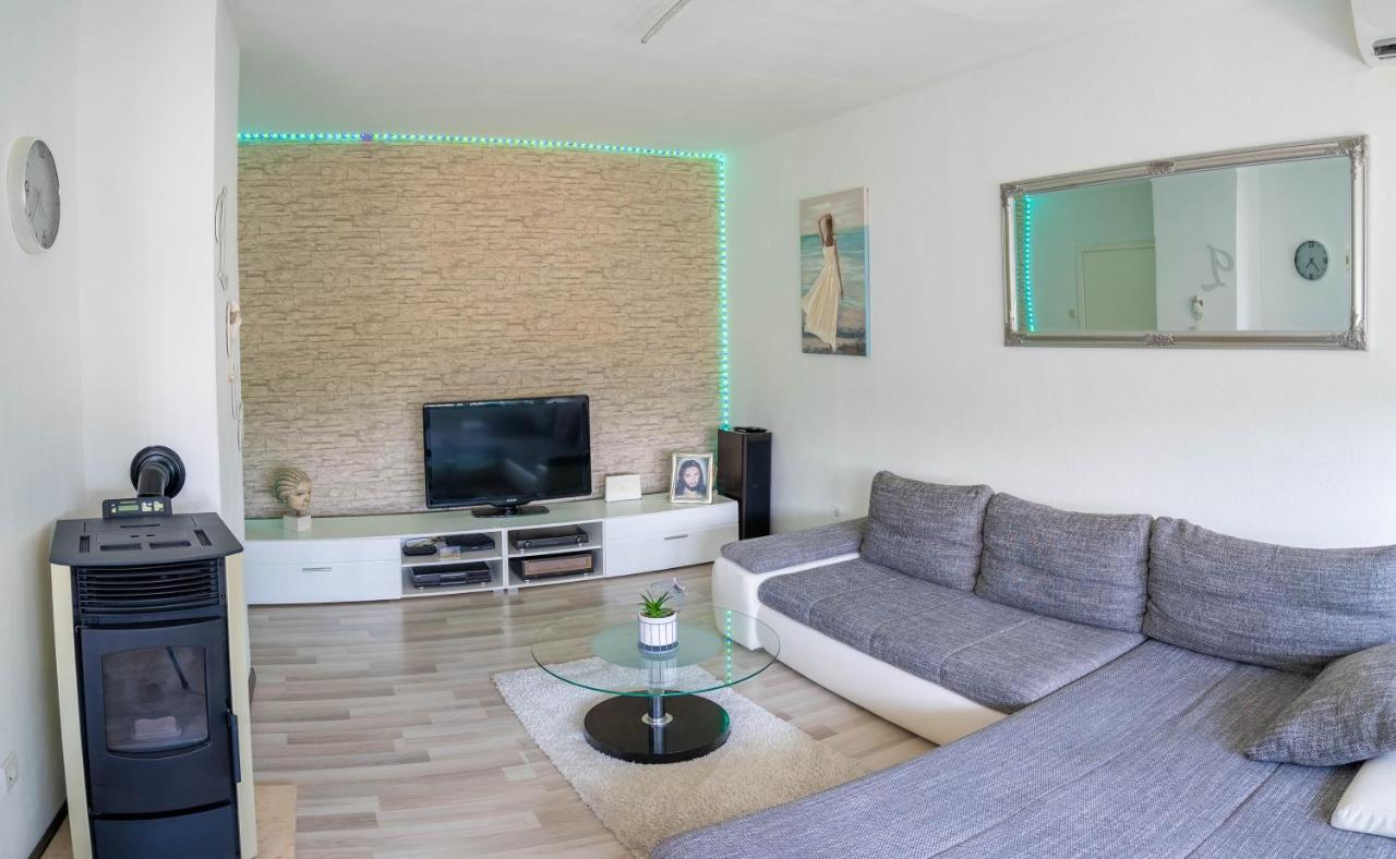Appartamento Apartman M Knin Esterno foto