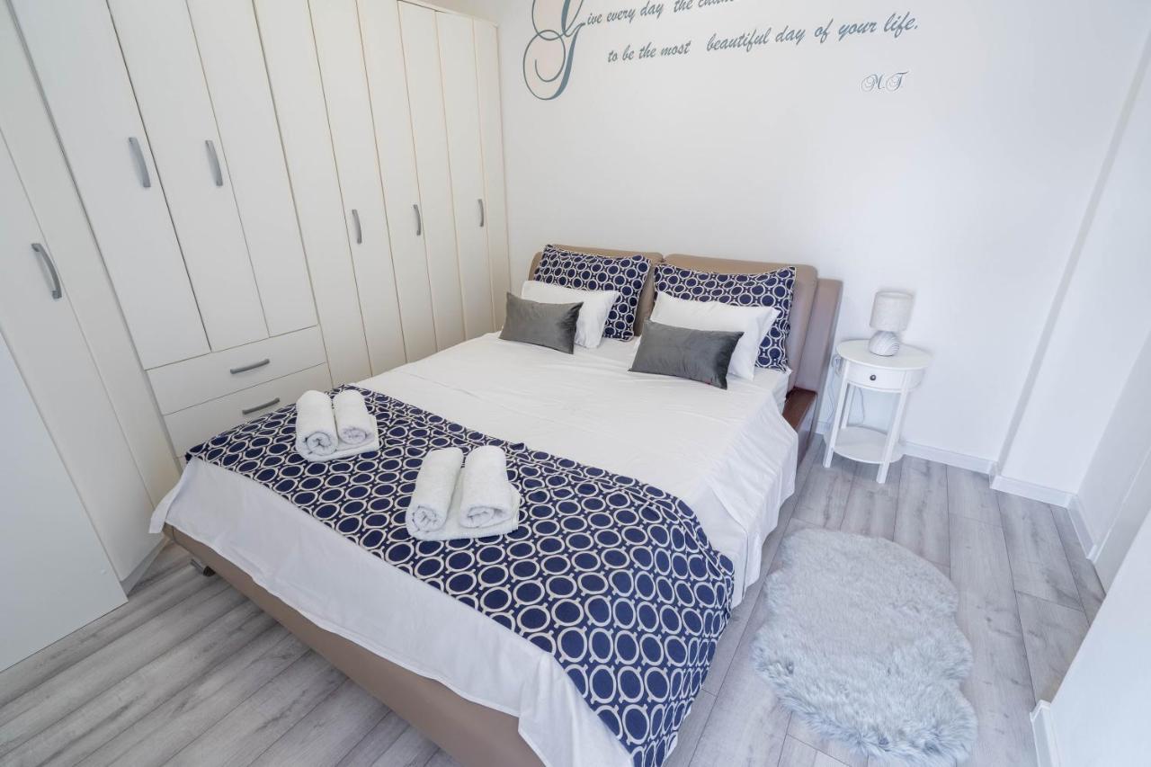 Appartamento Apartman M Knin Esterno foto