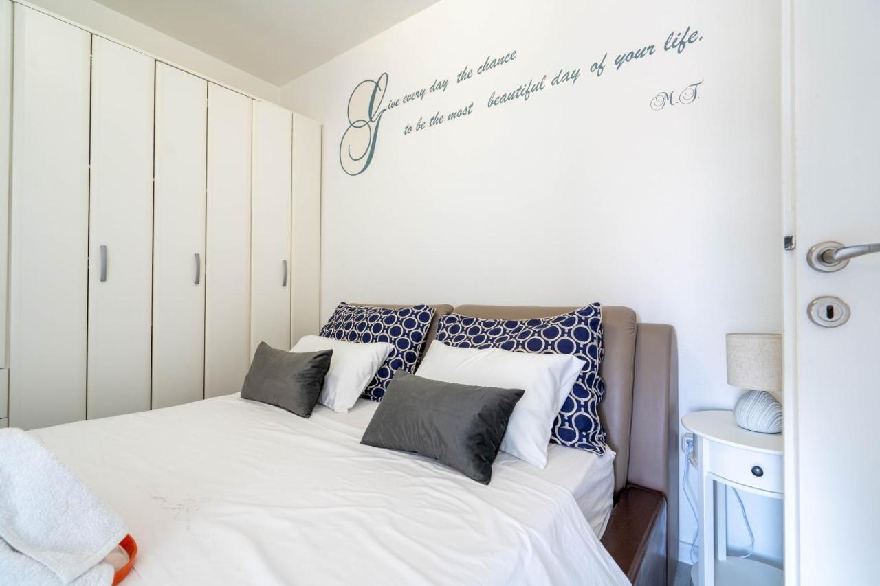 Appartamento Apartman M Knin Esterno foto