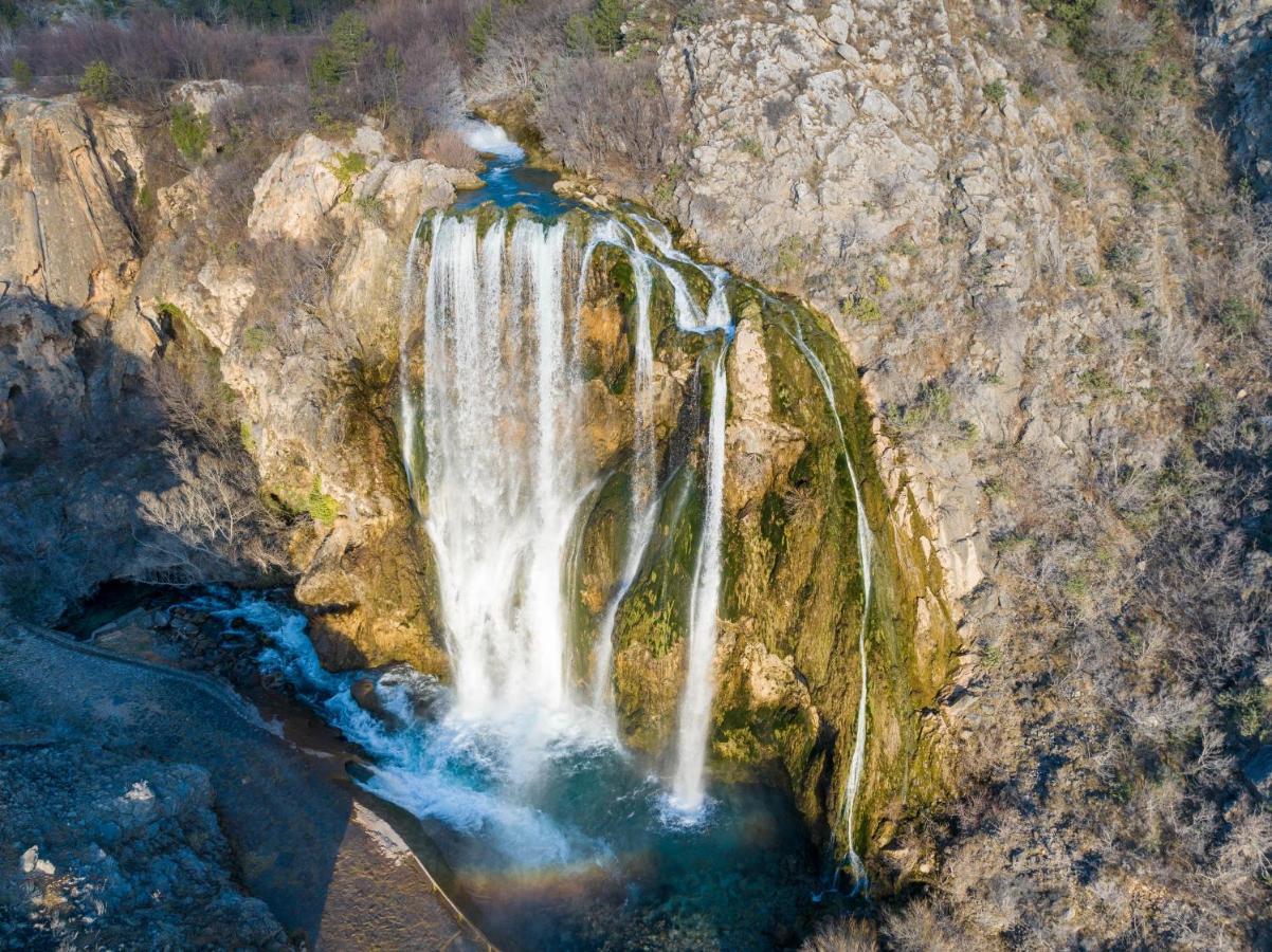 Appartamento Apartman M Knin Esterno foto