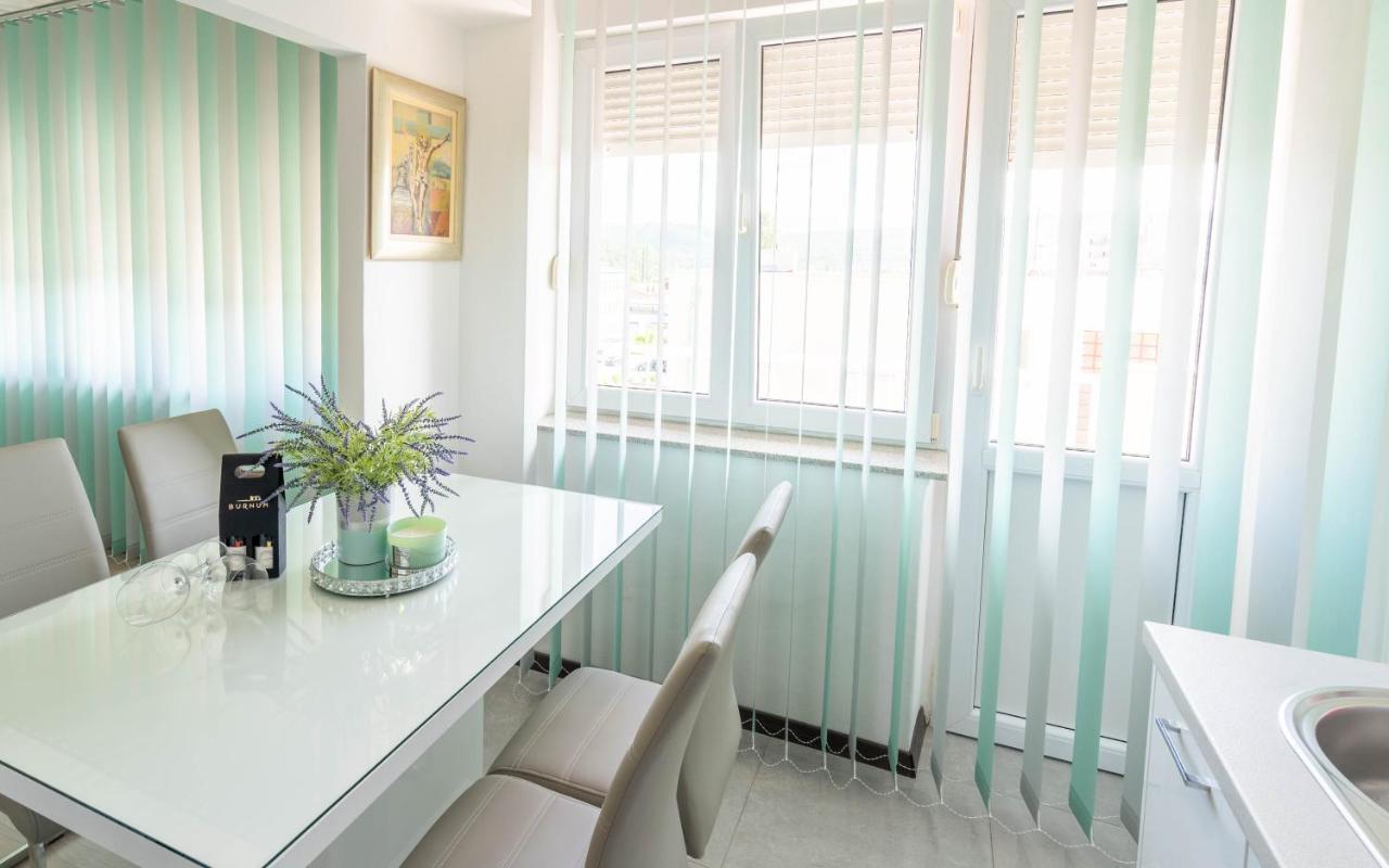 Appartamento Apartman M Knin Esterno foto