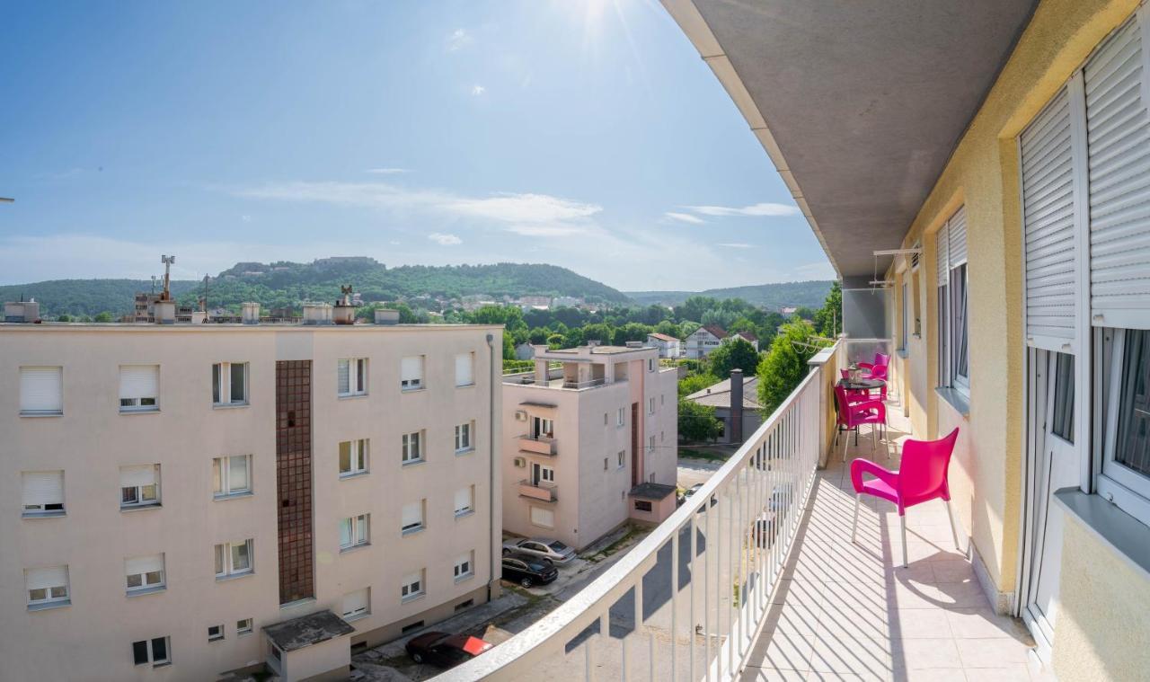 Appartamento Apartman M Knin Esterno foto