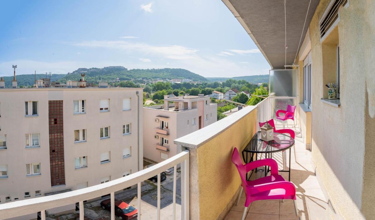 Appartamento Apartman M Knin Esterno foto